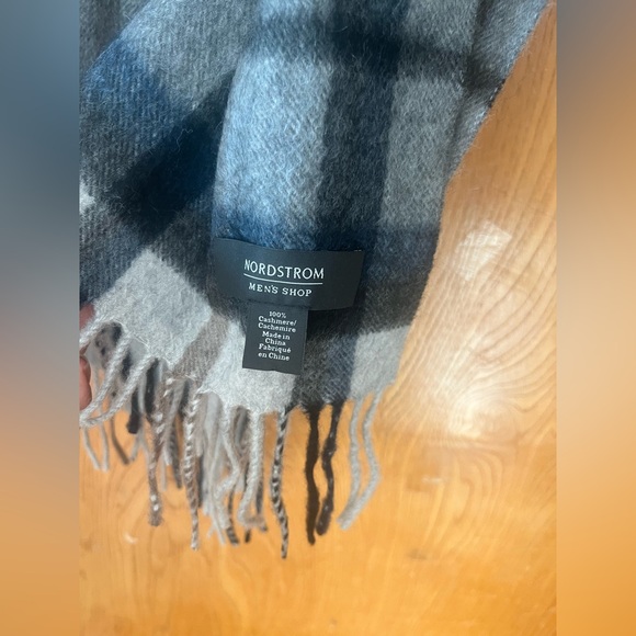 Nordstrom men’s shop 100% cashmere plaid scarf - Picture 2 of 5